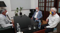 Carloni se reunión con Nicolás Russo y el Chiqui Tapia. Carloni se reunión con Nicolás Russo y el Chiqui Tapia.