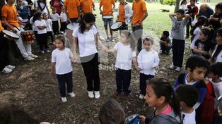 Los niños realizaron una barrileteada por la paz