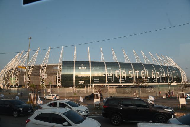 El imponente estadio Castelao albergará a más de 60 mil torcedores. Alrededor de mil canallas habrá en las tribunas.