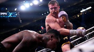 Canelo se impuso por puntos en decisión unánime.