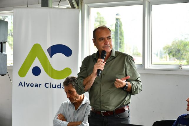 Carlos Pighin, presidente comunal de Alvear, se puso al frente de una estrategia legal para frenar el embargo de fondos públicos y preservar la autonomía administrativa.