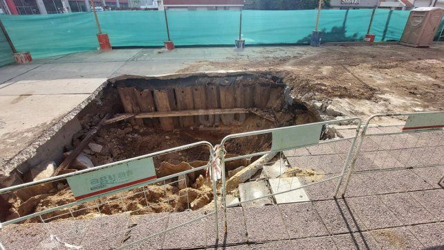 Nuevo socavón se produjo en la vereda del estadio cubierto del Club Unión Nuevo socavón se produjo en la vereda del estadio cubierto del Club Unión