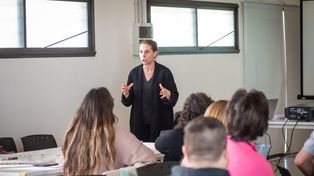 Las prácticas constan de cuatro encuentros semanales donde los empleados vuelcan experiencias y adquieren nuevos conocimientos.