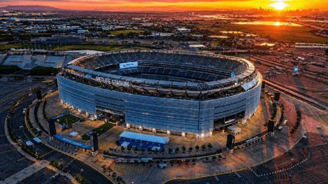Furor por la Selección Argentina: hinchas varados por cancelaciones aéreas y la falta de autos de alquiler.