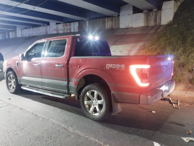 La pick up fue interceptada a la altura de la calle Mendoza.