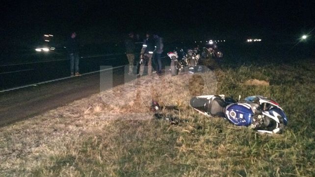 Un motociclista resultó herido al chocar con un camión en autopista Rosario-Buenos Aires