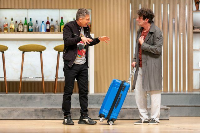 Amigos en problemas. Alfi (Suar) y Fideo (Peretti) protagonizan “Inmaduros”