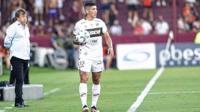 El ex-Patronato Raúl Lozano estará un largo tiempo fuera de las canchas.