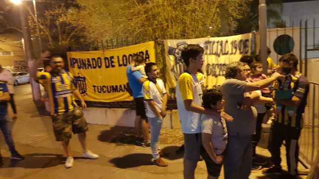 Un grupo de simpatizantes de Central