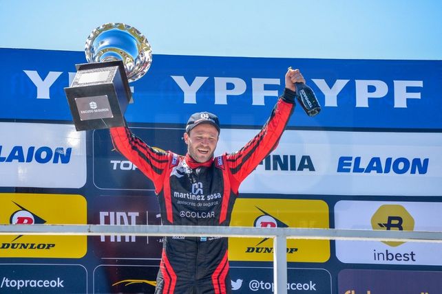 El festejo del piloto en el podio.&nbsp;