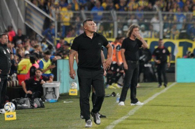Jorge Almirón quedó muy conforme con el rendimiento de Central en el último partido.