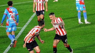 Estudiantes festejó de local ante Arsenal en al fría noche de lunes. Ahora el equipo de Sarandí jugará con Patronato el lunes.