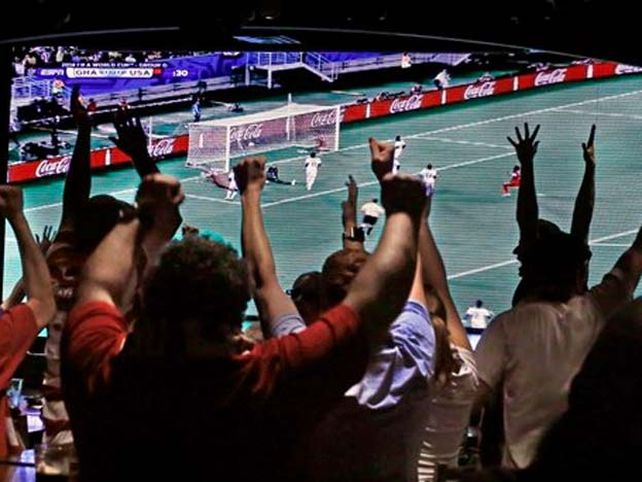 Los hinchas de Estados Unidos, como locos en Brasil