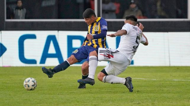 Fabricio Oviedo apunta