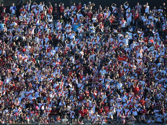 El negro, rojo y blanco: la llave de acceso al estadio Monumental