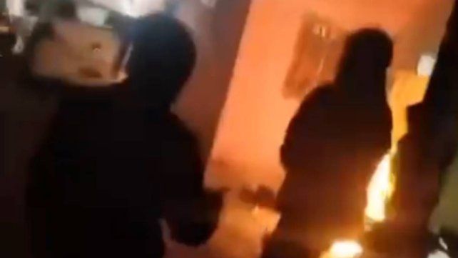 Un video viral con una supuesta violación generó una pueblada en Santa Elena