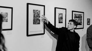El artista rosarino Marcelo Kopp muestra sus xerrigrafías.