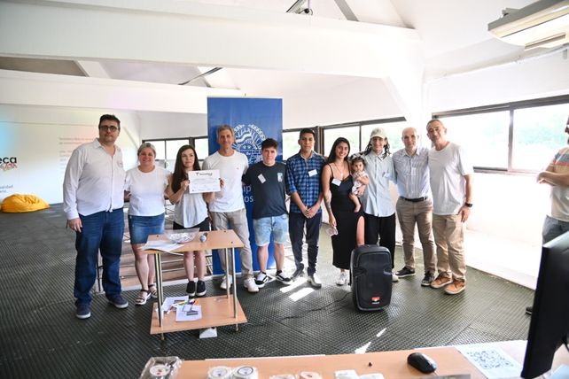 La presentación con la presencia de autoriades y graduados.