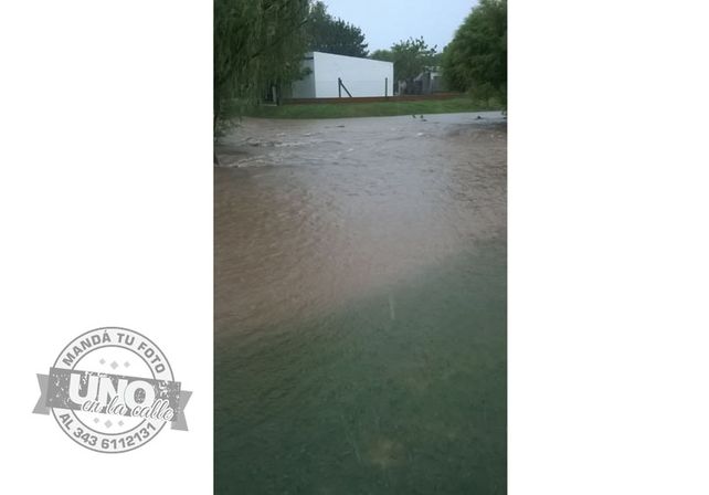 Terrible temporal de lluvia y viento generó graves destrozos en Paraná
