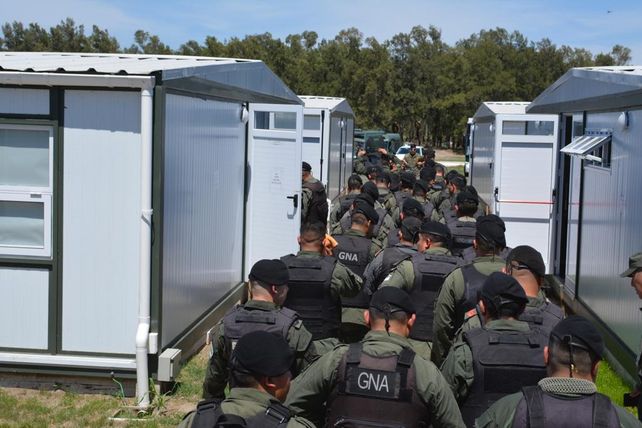Llegaron más gendarmes y ya son mil los efectivos en barrios calientes