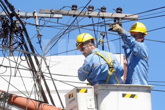 Tras largas horas sin luz, la EPE restablece poco a poco el servicio