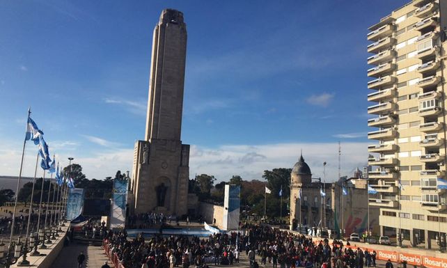 Las fotos de los chicos que juraron lealtad a la Bandera y la aparición de Manuel Belgrano