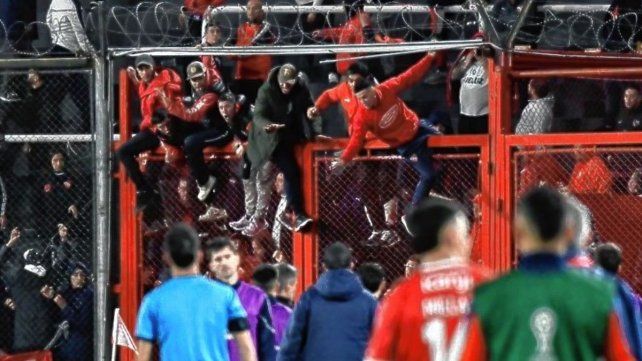 Grindetti le apuntó a los hinchas de la U: Violencia inusitada que nunca vi