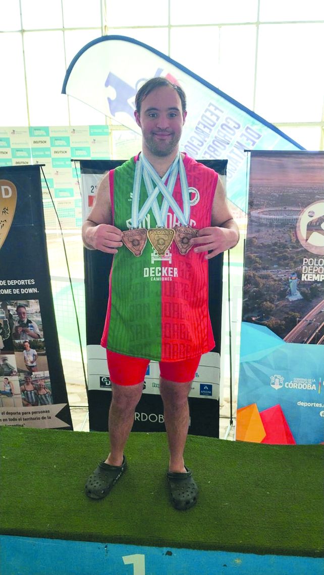 El nadador con Síndrome de Down que gana medallas y es actor de cine