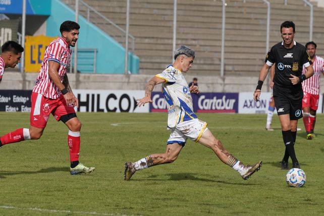 Santi López fue titular cuando Central jugó frente a Los Andes por Copa Argentina.
