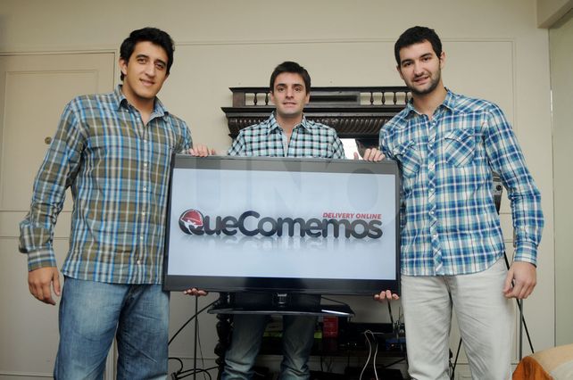 Tres amigos juntaron en www.quecomemos.com.ar la oferta de casas de comidas que hacen envíos a domicilio. El desafío de dejar el teléfono para deleitarse en el hogar con el plato que uno quiere.