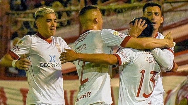 Huracán ganó y sigue prendido.