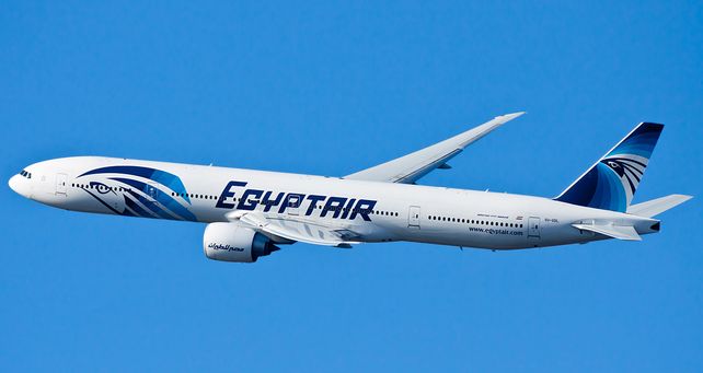 El avión que movilizaba 69 personas desapareció de los radares.