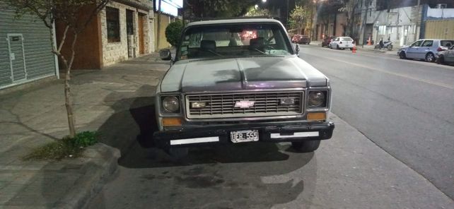 La Ford F 100 de los aparentes fleteros