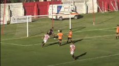 El primer golpe. Noriega acaba de convertir el 1-1 ante la salida de Julián Cardozo. El primer golpe. Noriega acaba de convertir el 1-1 ante la salida de Julián Cardozo.