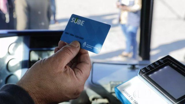 Los jubilados pueden acceder a un descuento de Anses para viajar en transporte urbano