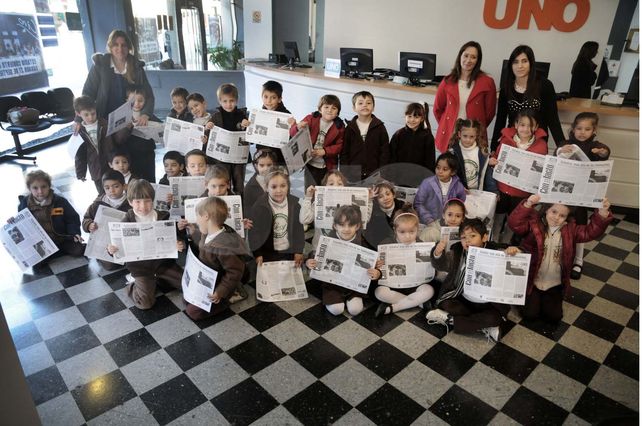Por la tarde. El grupo escuchó atentamente las explicaciones sobre las tareas en el UNO.