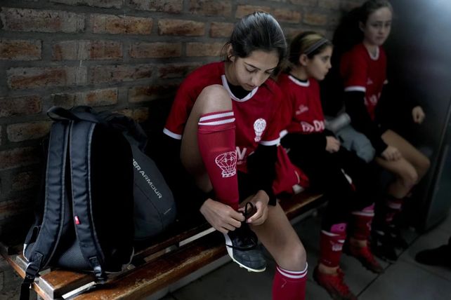 La nena de Chabás que abrió camino en el fútbol femenino sigue jugando