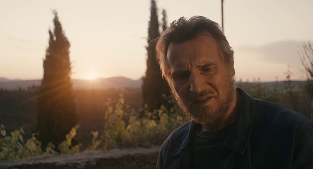 Neeson interpreta a un viudo que regresa a la región italiana contra su voluntad.