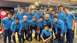 El seleccionado Sub 17 de fútbol partió hacia Indonesia.