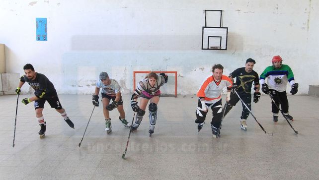 Se disputan torneos mixtos y hay dos categoría: Avanzados y Principiantes.&nbsp; 