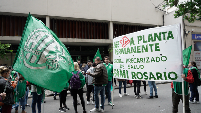 Foto de archivo. Los estatales vienen reclamando los pase a planta desde hace rato