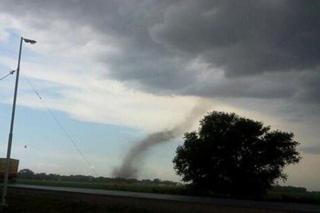 Con una térmica de 40 grados, se registró un tornado en San Lorenzo