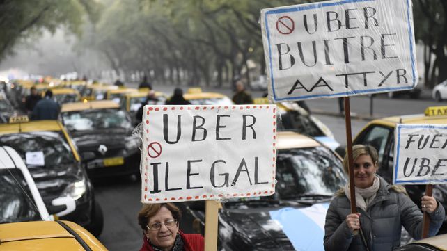 Una de las marchas de los taxistas rosarinos en contra de Uber