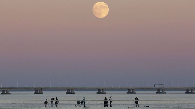 Así se ve la Superluna por el mundo