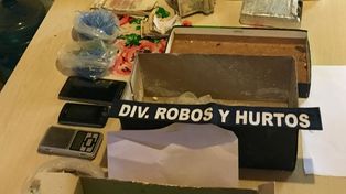 Narcomenudeo. En la casa encontraron más de cinco kilos y medio de marihuana, en trozos y fraccionada.