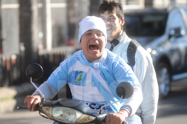 Los santafesinos festejaron la victoria de Argentina frente a Irán