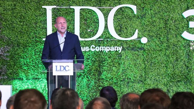 Perotti participó del 30° aniversario del Complejo Agroindustrial General Lagos-Dreyfus