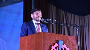 Pullaro participó de un almuero por el Día de la Industria en Roldán.