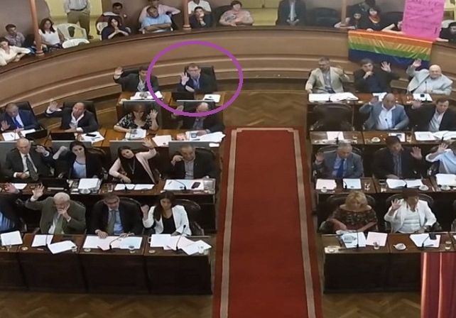 El diputado Koch votó su propio repudio