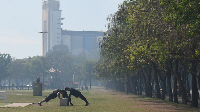 El ambiente se volvió irrespirable entre la noche del jueves y el mediodía del viernes por el humo proveniente de los incendios en las islas.